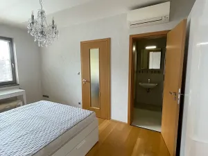 Prodej bytu 2+kk, Praha - Smíchov, U Okrouhlíku, 49 m2