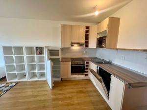 Pronájem bytu 1+kk, Praha - Černý Most, Rudolfa Holeky, 36 m2