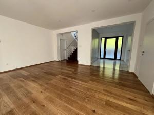 Prodej rodinného domu, Tři Dvory, 235 m2