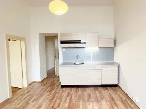 Pronájem bytu 2+1, Praha - Holešovice, Bubenské nábřeží, 69 m2