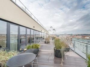 Pronájem kanceláře, Praha - Karlín, Pernerova, 595 m2