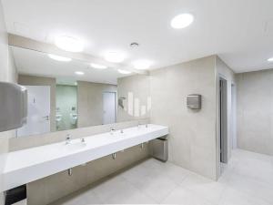Pronájem kanceláře, Praha - Karlín, Pernerova, 595 m2