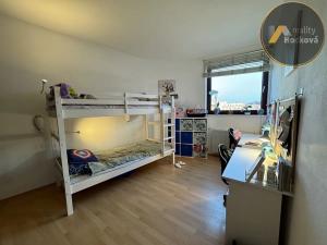 Pronájem bytu 1+kk, Praha - Košíře, Pod Klamovkou, 48 m2