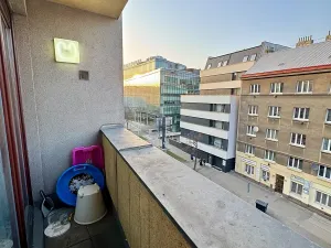 Pronájem bytu 1+kk, Praha - Košíře, Pod Klamovkou, 48 m2