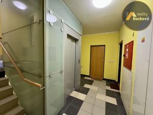 Pronájem bytu 1+kk, Praha - Košíře, Pod Klamovkou, 48 m2