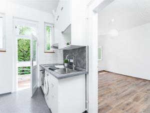 Pronájem bytu 2+kk, Praha - Břevnov, 8. listopadu, 45 m2
