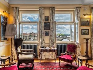 Pronájem bytu 3+1, Praha - Malá Strana, U lužického semináře, 150 m2