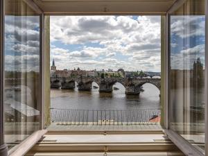Pronájem bytu 3+1, Praha - Malá Strana, U lužického semináře, 150 m2