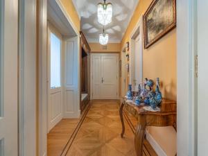 Pronájem bytu 3+1, Praha - Malá Strana, U lužického semináře, 150 m2