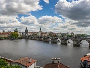 Pronájem bytu 3+1, Praha - Malá Strana, U lužického semináře, 150 m2