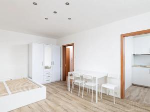 Pronájem bytu 1+kk, Praha - Modřany, Pejevové, 30 m2