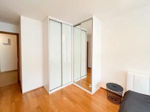 Pronájem bytu 2+kk, Praha - Holešovice, Komunardů, 65 m2