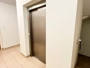 Pronájem bytu 2+kk, Praha - Holešovice, Komunardů, 65 m2