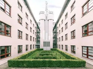 Pronájem kanceláře, Praha - Karlín, Sokolovská, 554 m2
