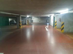 Pronájem garážového stání, Praha - Hlubočepy, Trnkovo náměstí, 14 m2