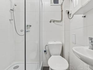 Pronájem bytu 1+kk, Praha - Kobylisy, Pod Kynclovkou, 19 m2