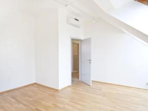 Pronájem bytu 3+1, Praha - Smíchov, Štefánikova, 128 m2