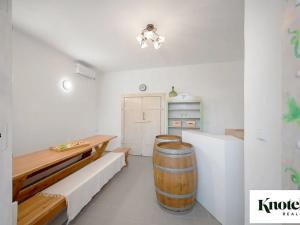 Prodej vinného sklepa, Velké Bílovice, 72 m2