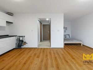 Pronájem bytu 1+kk, Chýně, Uherova, 38 m2