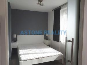 Pronájem bytu 2+kk, Praha - Žižkov, Pod lipami, 37 m2