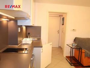 Pronájem bytu 1+kk, Praha - Žižkov, Buchovcova, 32 m2
