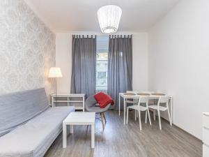 Pronájem bytu 2+kk, Praha - Karlín, Peckova, 52 m2