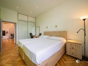 Pronájem bytu 4+kk, Praha - Karlín, U nádražní lávky, 115 m2