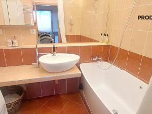 Pronájem bytu 4+kk, Praha - Vysočany, Pod Harfou, 100 m2