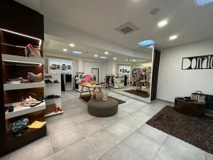 Pronájem obchodního prostoru, Zlín, Rašínova, 135 m2