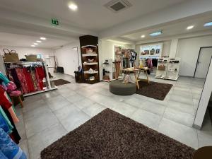 Pronájem obchodního prostoru, Zlín, Rašínova, 135 m2