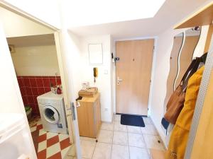 Prodej bytu 1+1, Praha - Dejvice, Na Vlčovce, 34 m2