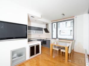 Pronájem bytu 3+kk, Praha - Prosek, Valečovská, 72 m2