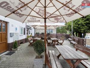 Pronájem restaurace, Chýnice, Karlštejnská, 80 m2