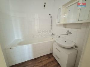 Prodej bytu 2+1, Ostrov, Hlavní třída, 60 m2