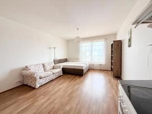 Pronájem bytu 1+kk, Plzeň, Květná, 33 m2
