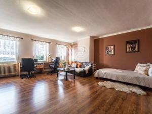 Prodej vily, Cvikov, 1300 m2