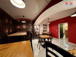 Pronájem obchodního prostoru, Praha - Žižkov, Víta Nejedlého, 72 m2