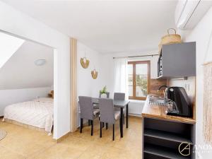 Prodej ubytování, Lednice, Nejdecká, 594 m2