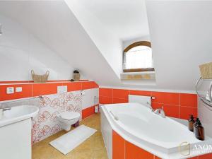 Prodej ubytování, Lednice, Nejdecká, 594 m2