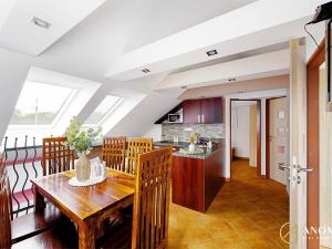 Prodej ubytování, Lednice, Nejdecká, 594 m2
