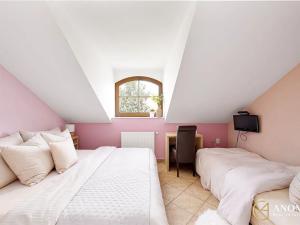 Prodej ubytování, Lednice, Nejdecká, 594 m2