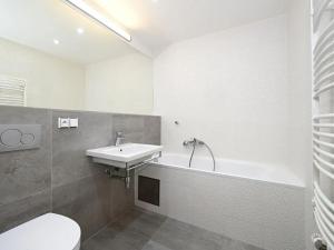 Pronájem bytu 1+kk, Praha - Liboc, Evropská, 33 m2
