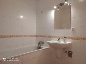 Pronájem bytu 2+kk, Praha - Kunratice, Merhoutova, 54 m2