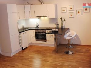 Pronájem bytu 1+kk, Praha - Smíchov, Radlická, 32 m2