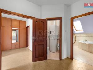 Prodej rodinného domu, Záryby, 200 m2