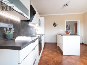 Prodej ubytování, Praha - Miškovice, Všetatská, 172 m2