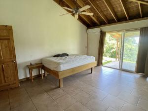 Prodej rodinného domu, Coxen Hole, Roatán, Honduras, 163 m2