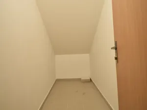 Pronájem bytu 2+kk, Milovice, Slepá, 37 m2