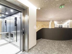 Pronájem kanceláře, Praha - Smíchov, Holečkova, 330 m2