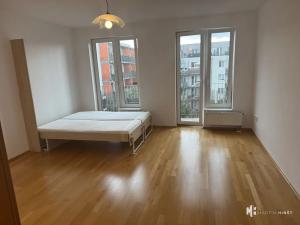 Pronájem bytu 1+kk, Praha - Strašnice, Názovská, 38 m2